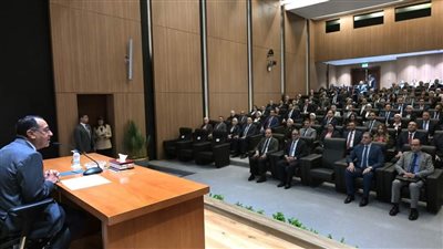 رئيس الوزراء يلتقي الملحقين العسكريين المرشحين للعمل بالخارج