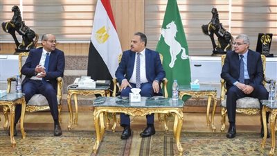 محافظ الشرقية ورئيس البورصة المصرية يطلقان شراكة اقتصادية جديدة لتطوير الاستثمار ودعم المشروعات الصغيرة والمتوسطة.