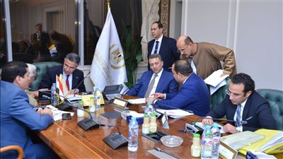 وزير التموين يلتقي عددا من أعضاء مجلسي النواب والشيوخ