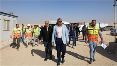 محافظ الجيزة يتفقد مشروعات الصرف الصحي: تحسين البنية التحتية لخدمة 11 قرية بمركز الصف