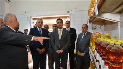 وزير التموين ومحافظ الغربية يتفقدان شركة طنطا للزيوت والصابون والمياه الطبيعية