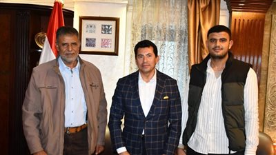 وزير الشباب والرياضة يخلد ذكرى لاعب كفر الشيخ الراحل بتكريم أسرته وإطلاق اسمه على مركز شباب