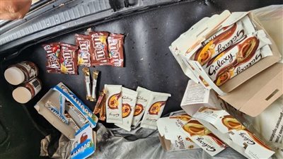 حملة تموينية في دسوق تضبط 254 عبوة منتهية الصلاحية ومواد مجهولة المصدر