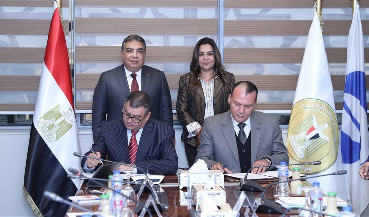 خلال توقيع عقد تأهيل