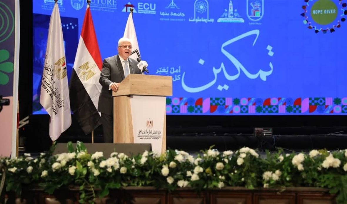 الدكتور أيمن عاشور