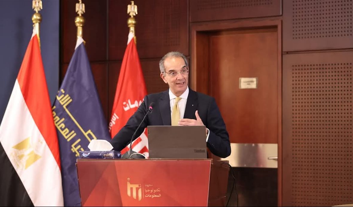 الدكتور عمرو طلعت