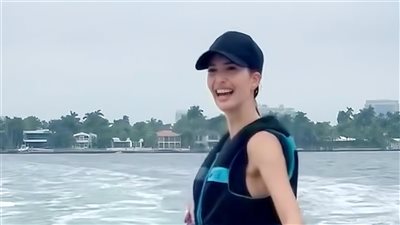 إيفانكا ترامب تخطف الأنظار بجلسة ركوب الأمواج أثناء عطلة عائلية مرحة
