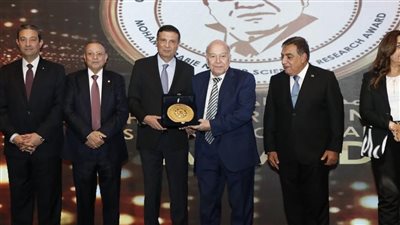 وزير الزراعة يشارك فى تسليم الفائزين بجوائز جامعة الدلتا في مجالات مختلفة