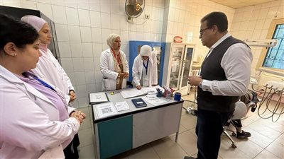 وزير الصحة يتفقد مركز طب أسرة الشيراتون ويعفي المديرة ويحيل المقصرين للتحقيق