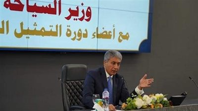 وزير السياحة والآثار يلتقي بالمُلحقين العسكريين المرشحين للعمل بالخارج