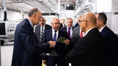 وزير الصناعة والنقل يتفقد مصنع شركة ميرمك الإيطالية