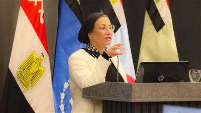 وزيرة البيئة تلتقى عدداً من أعضاء دورة التمثيل الدبلوماسي العسكرى المصرى بالخارج