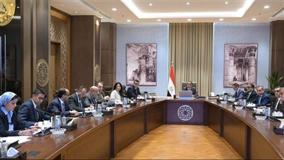 رئيس الوزراء يبحث قانون مناطق المال والأعمال: خطوة جديدة لجذب الاستثمارات العالمية