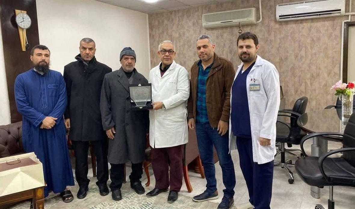 خلال تقديم الهدية