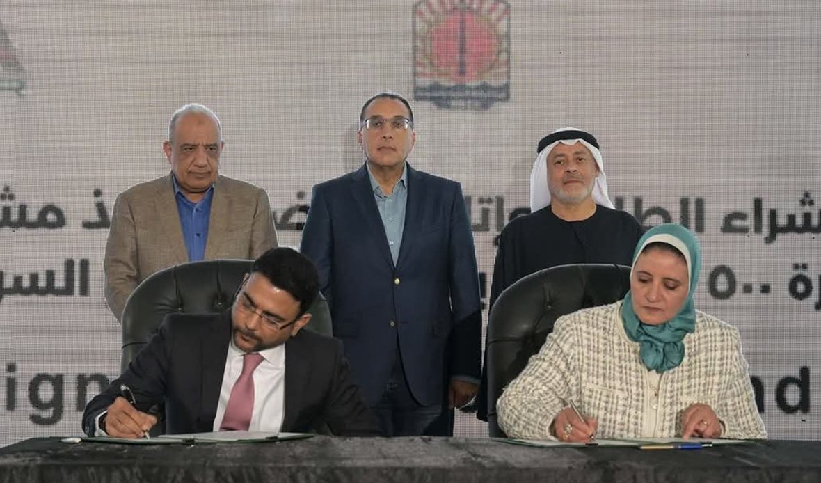 جانب من توقيع الاتفاقيتين