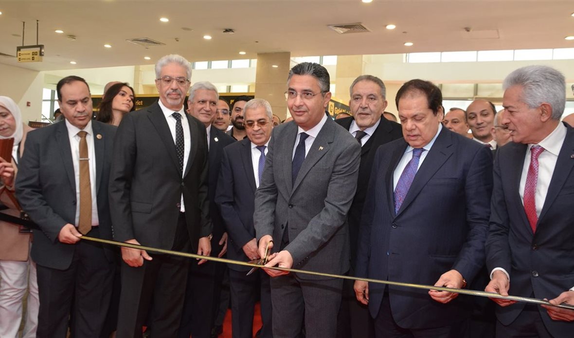 خلال افتتاح معرض