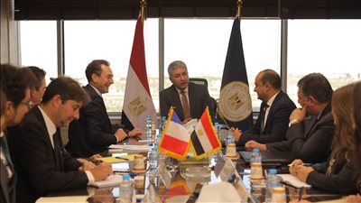 وزير السياحة يلتقي سفير فرنسا بالقاهرة لبحث سبل تعزيز التعاون 