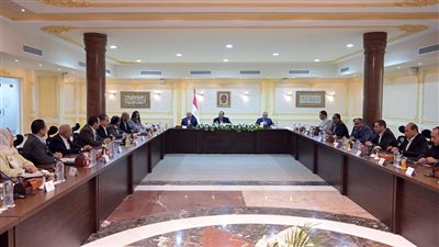 رئيس الوزراء يلتقي نواب مجلسي النواب والشيوخ ببورسعيد