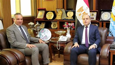 محافظ كفر الشيخ يبحث مع رئيس “التنمية الحضرية” مشروعات تطوير المناطق السكنية وتحسين جودة الحياة