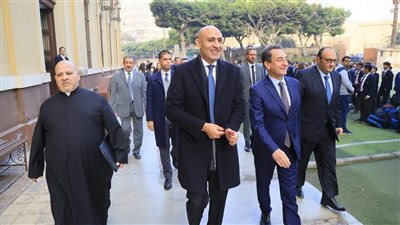 وزير التربية والتعليم والسفير الفرنسى يتفقدان مدرسة العائلة المقدسة 