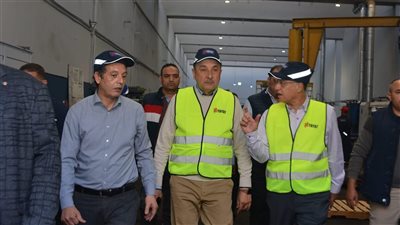 وزير قطاع الأعمال يقود خطة جديدة لتوطين الصناعات المحلية.. جولة تفقدية بمصانع اليايات ومهمات النقل.