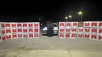 ضبط عاطلين في مطروح مع 27,500 علبة سجائر مهربة