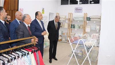 وزير قطاع الأعمال العام يتفقد فرع 