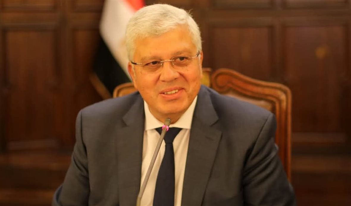 الدكتور أيمن عاشور