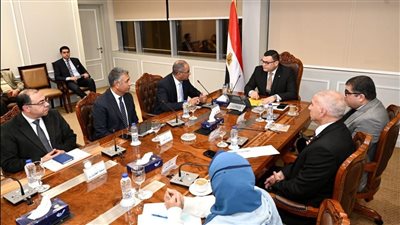 وزير الإسكان يتابع سير العمل بالجهاز التنفيذي لمياه الشرب والصرف الصحي