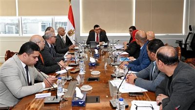 وزير الإسكان يتابع الموقف التنفيذي لمشروعات المرافق والطرق والإسكان بمدينة القاهرة الجديدة