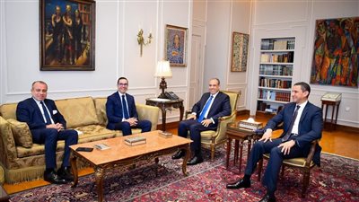 وزير الخارجية والهجرة يستقبل وزير الاستثمار والتجارة الخارجية ورئيس جهاز التمثيل التجاري