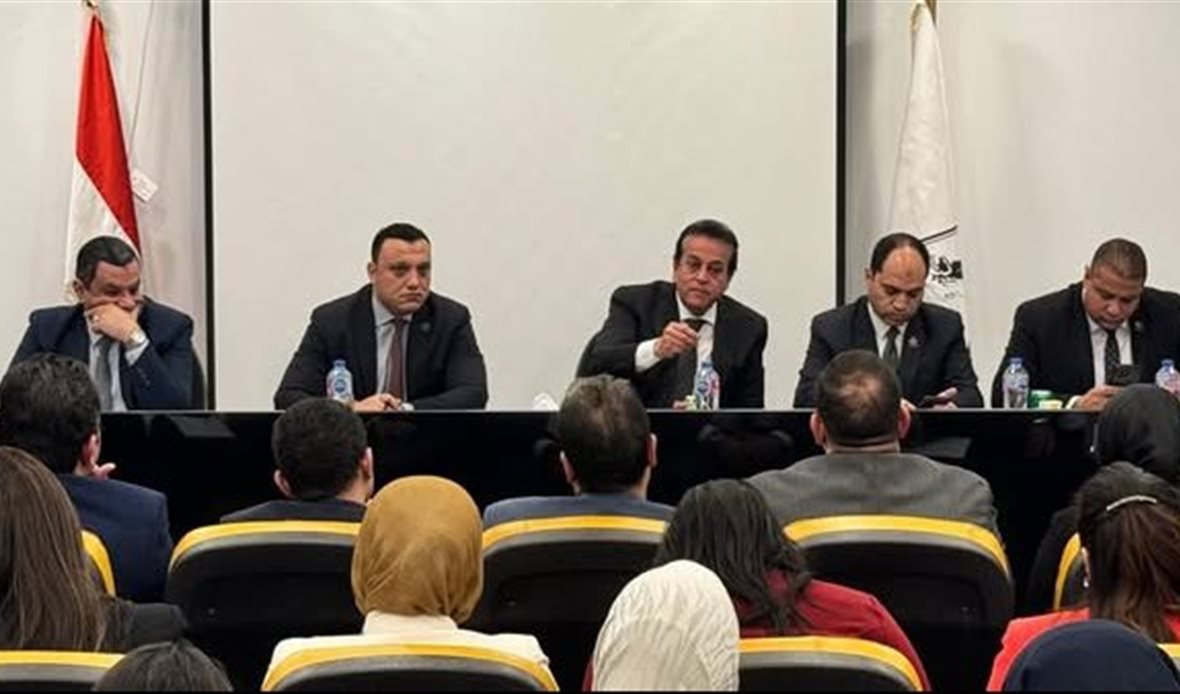  جانب من الحوار