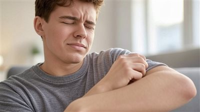 علماء يكتشفون مسارًا جديدًا للحكة: أمل جديد لعلاجات مبتكرة للحساسية والأمراض الجلدية