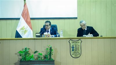 وزير الصحة يعقد اجتماعا مع الأطباء والفرق الطبية بمعاهد “التغذية والسكر والكبد”