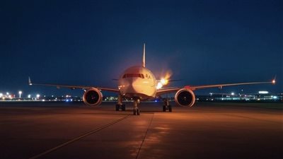 هبوط اضطراري مرعب لطائرة “إير كندا” في مطار هاليفاكس: انحراف واشتعال دون خسائر بشرية