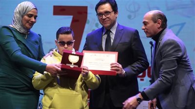 وزير الثقافة يسلم جوائز الدورة السابعة لمسابقة الصوت الذهبي لذوي القدرات الخاصة