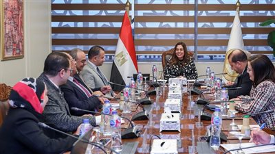 وزيرة التنمية المحلية تتابع مقترحات تطوير ورفع الكفاءة العمرانية لبعض المناطق التجارية بالمحافظات
