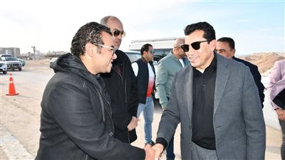 وزير الشباب والرياضة ومحافظ مطروح يتفقدان مركز تدريب الكشافة البحرية