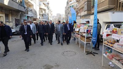 محافظ القاهرة يفتتح سادس أسواق اليوم الواحد لتوفير السلع بأسعار مخفضة تصل إلى 50% بحي روض الفرج
