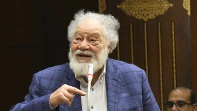 يحيى الفخراني: كنت الـ 13 على دفعتي بكلية الطب.. وفضلت التمثيل على أن أكون معيدًا 