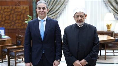 شيخ الأزهر ونقيب الإعلاميين يبحثان التعاون لتعزيز الوعي ومكافحة الشائعات في خطوة وطنية لمواجهة الأخبار الزائفة ودعم استقرار المجتمع.
