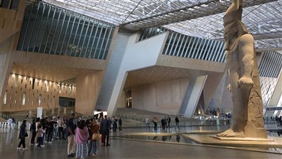 رئيس الوزراء يتفقد اللمسات الأخيرة لافتتاح المتحف المصري الكبير