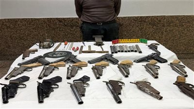 ضبط عامل في الفيوم يدير ورشة لتصنيع الأسلحة النارية