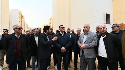 وزير الإسكان يتفقد مشروعات الإسكان والمرافق بمدينة العبور الجديدة ويوجّه بسرعة الإنجاز
