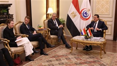 وزير الصحة يبحث تعزيز التعاون مع السفير الهولندي وشركة 