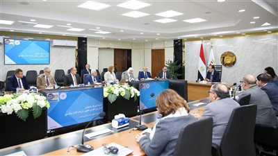 وزير قطاع الأعمال يتابع مشروع تطوير صناعة الغزل والنسيج: نقلة نوعية لتعزيز تنافسية المنتجات الوطنية