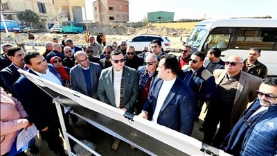 وزير الإسكان يتفقد مشاريع البنية التحتية بمدينة العاشر من رمضان