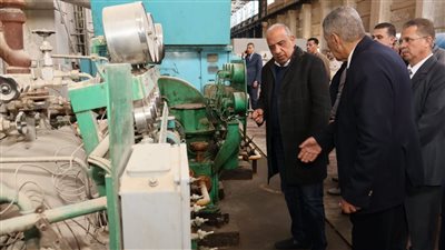 وزير الكهرباء يتفقد محطة توليد كهرباء عتاقة ويبحث إعادة تشغيل الوحدة الرابعة لتوفير 250 مليون دولار سنويًا