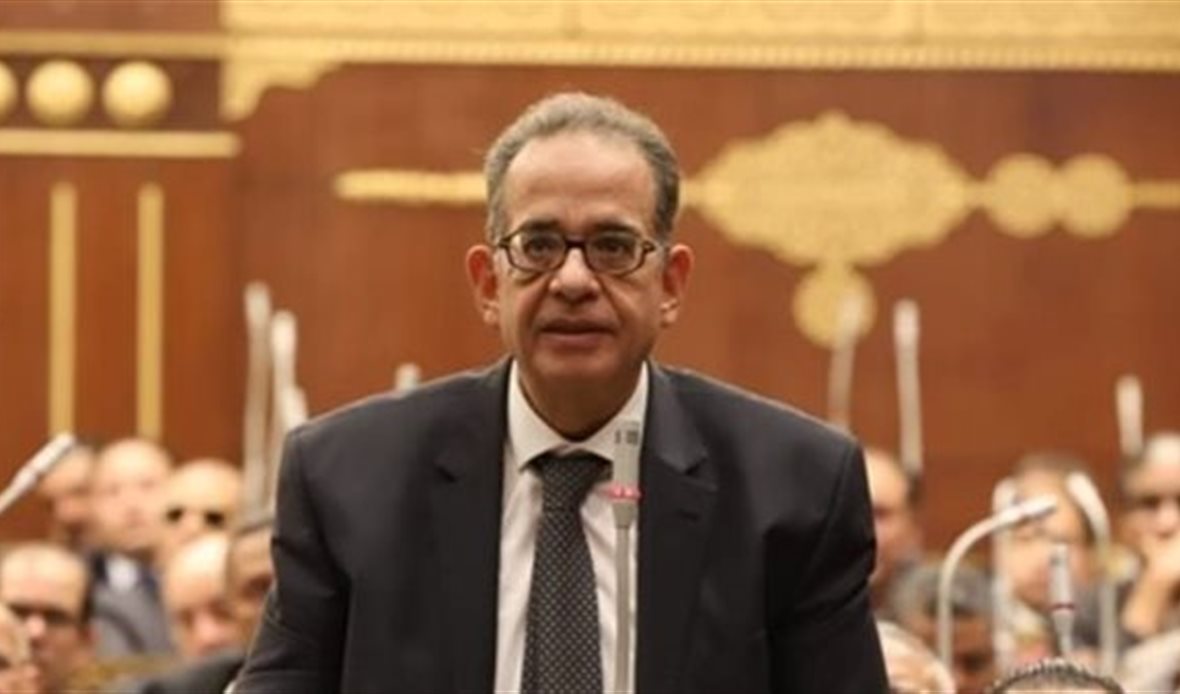 النائب طارق عبدالعزيز