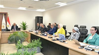 وزير الري المصري يبحث مع البنك الأوروبي تعزيز التعاون في مجالات مشروعات المياه والطاقة الشمسية لتقليل الانبعاثات المسببة للتغيرات المناخية